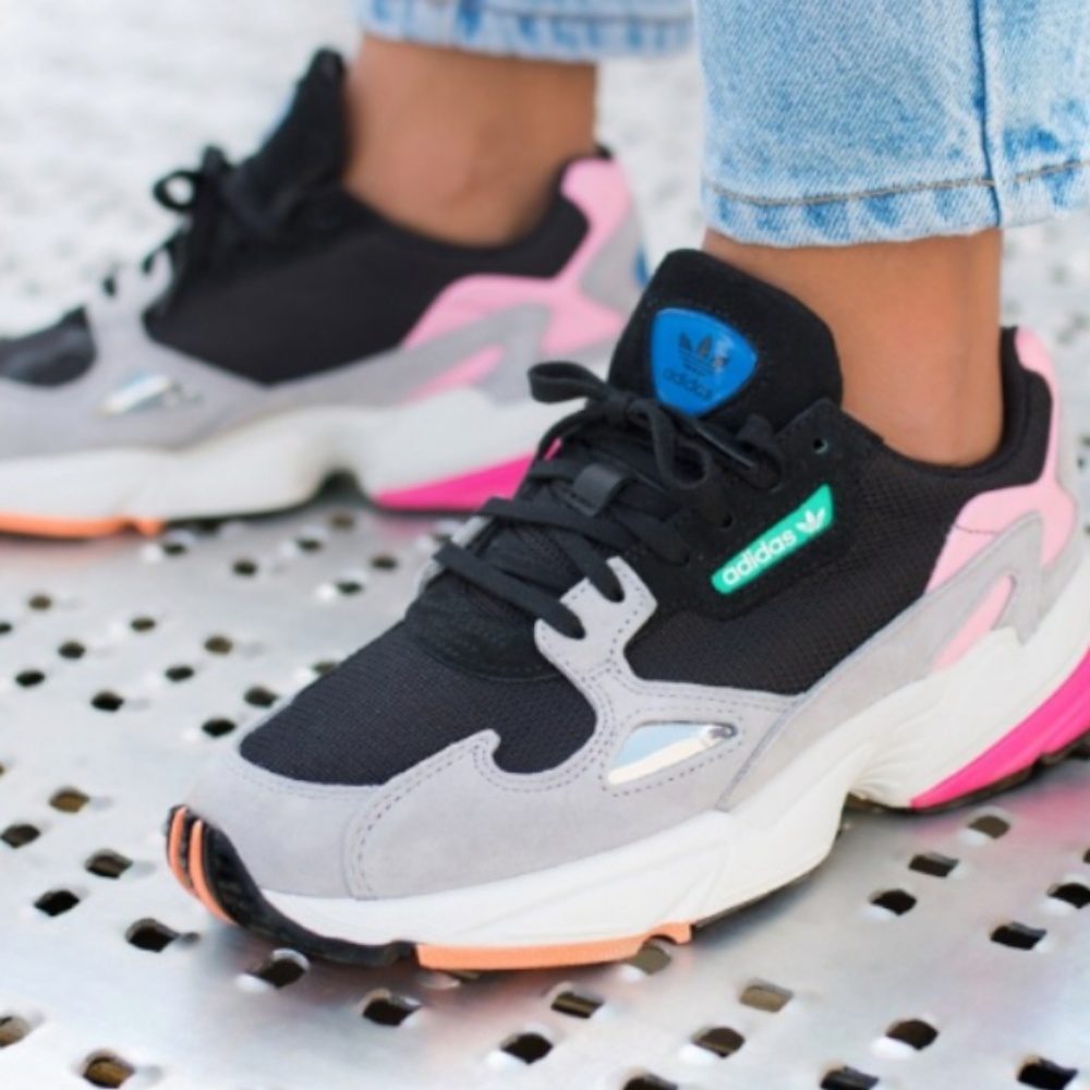 Adidas Falcons- Woman- US 8.5